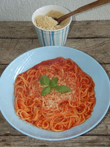 špageti-s-paradižnikovo-omako